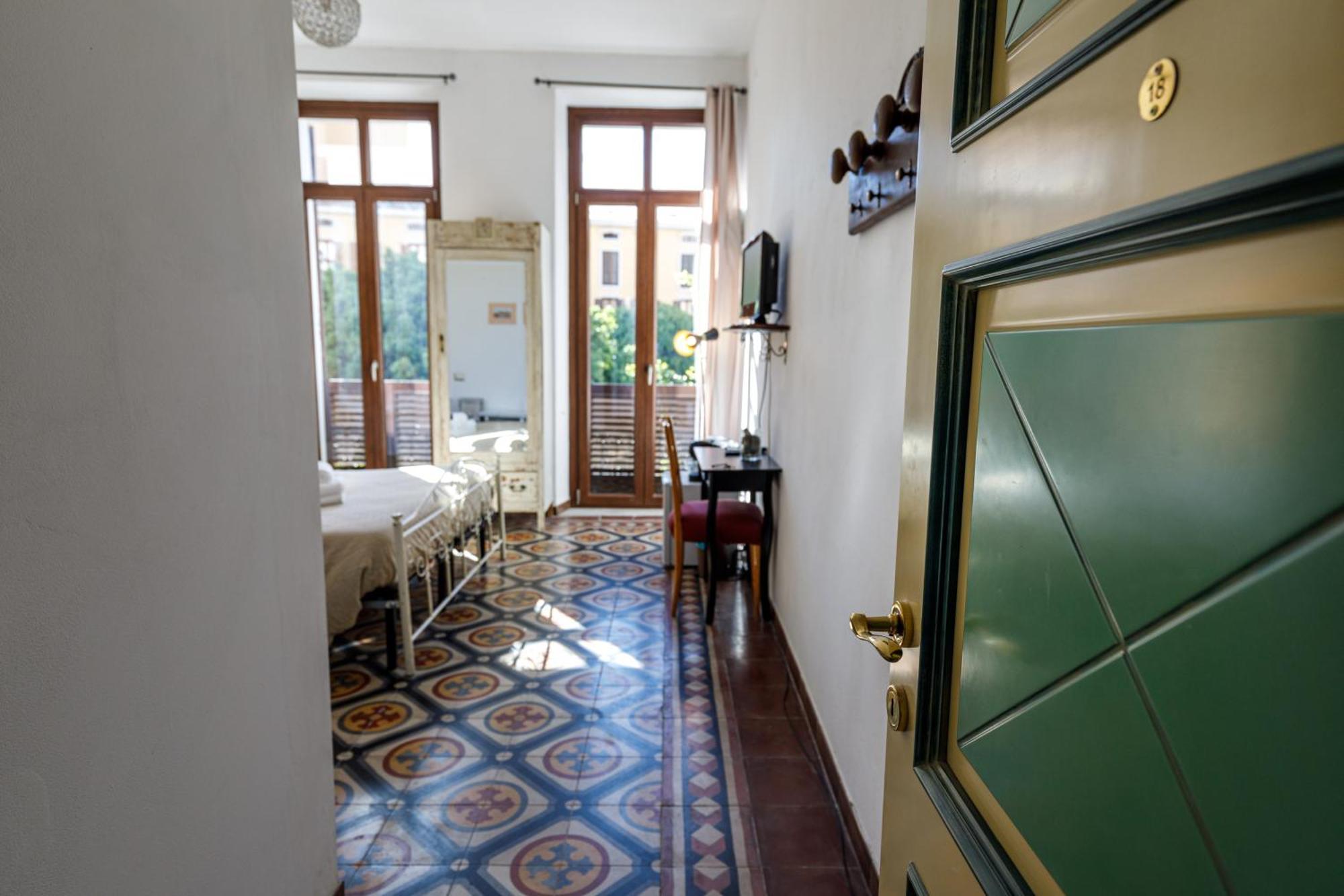 Guest house Onlyrooms Iii - Recommended For Under 30s *