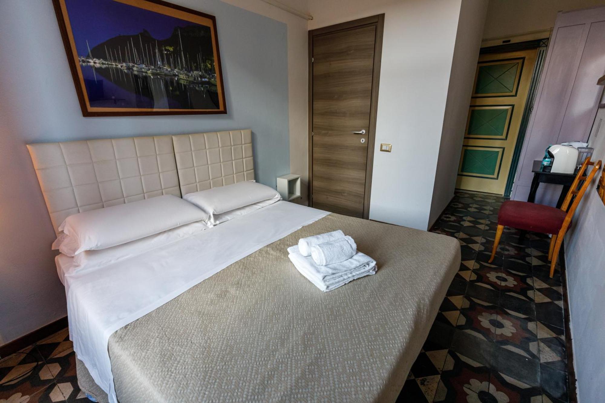 Onlyrooms Iii - Recommended For Under 30s *