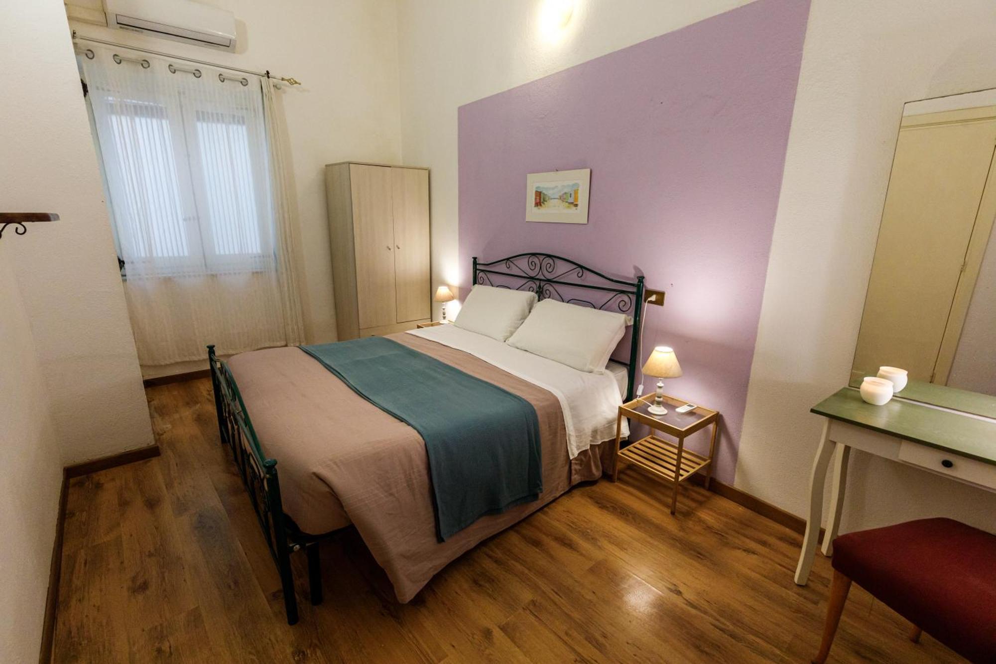 Onlyrooms Iii - Recommended For Under 30s Guest house