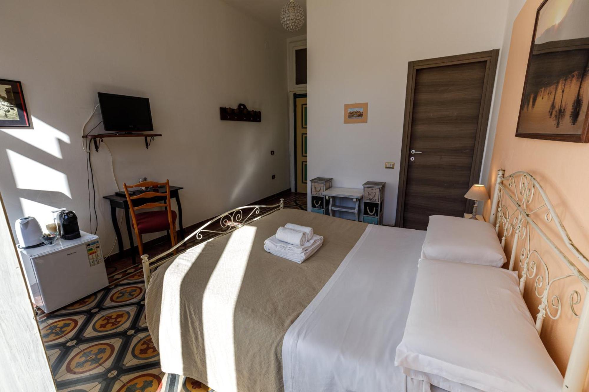 Onlyrooms Iii - Recommended For Under 30s Guest house